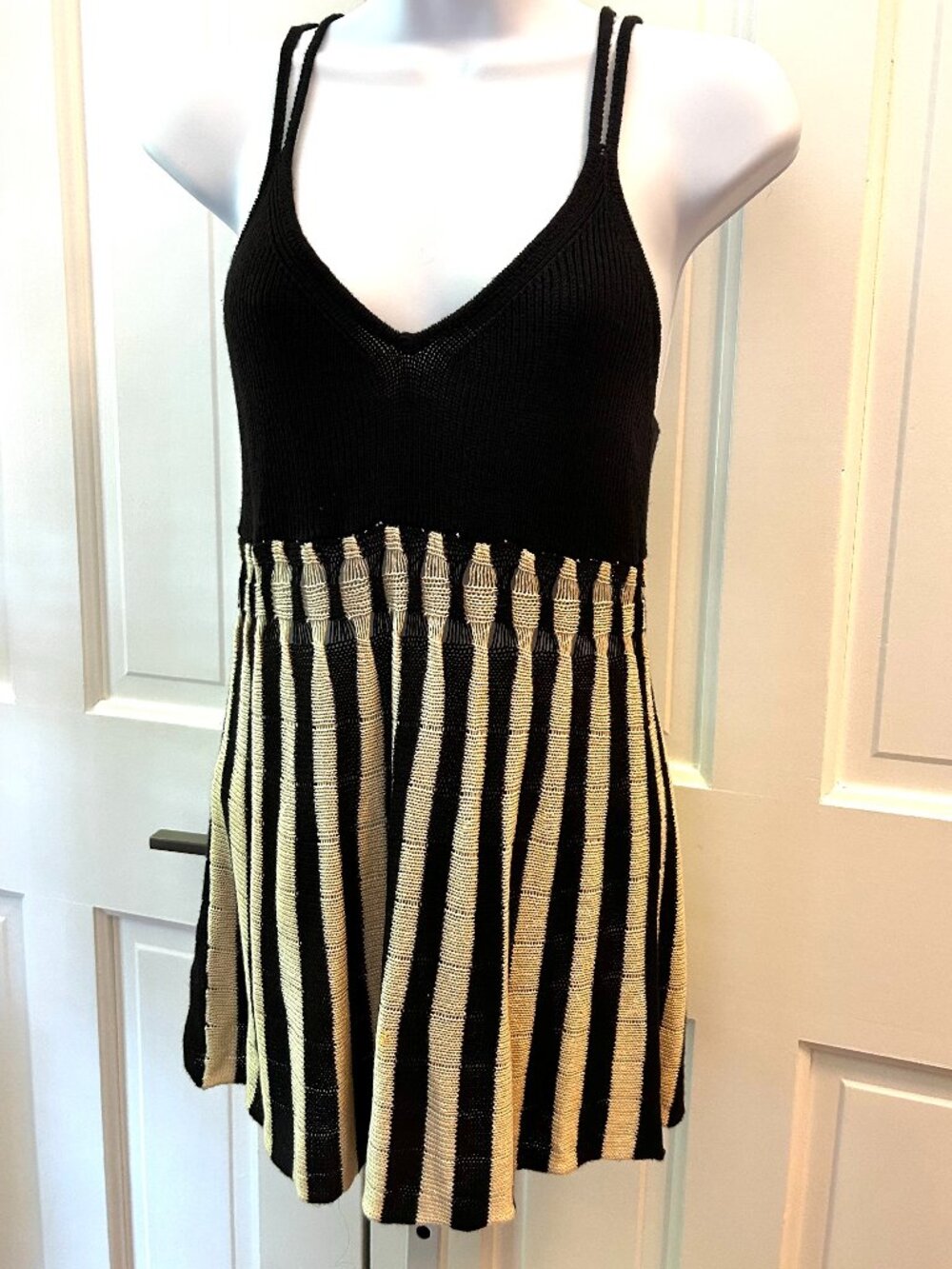 Knit mini dress black and cream